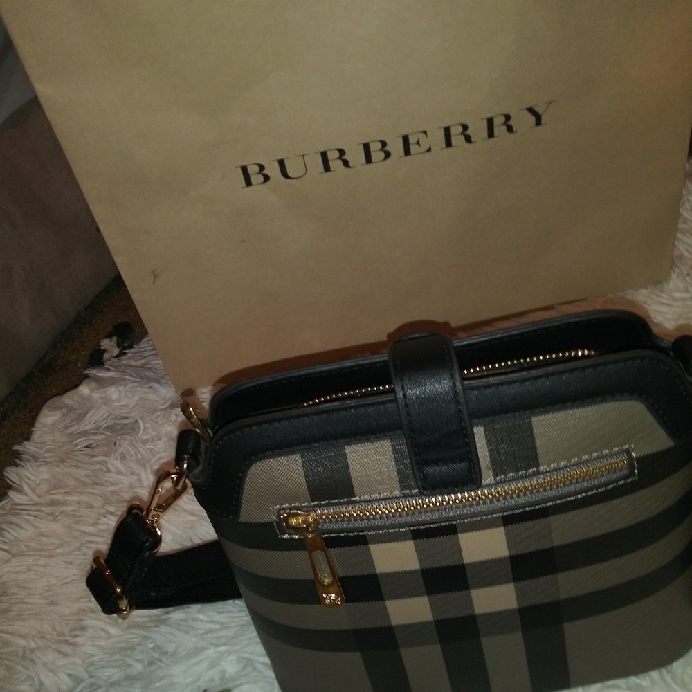 Burberry handbag - Picture 2 of 2